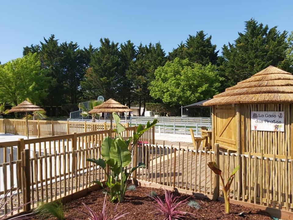 Camping Les Maraises Saint-Martin-de-Ré Екстериор снимка