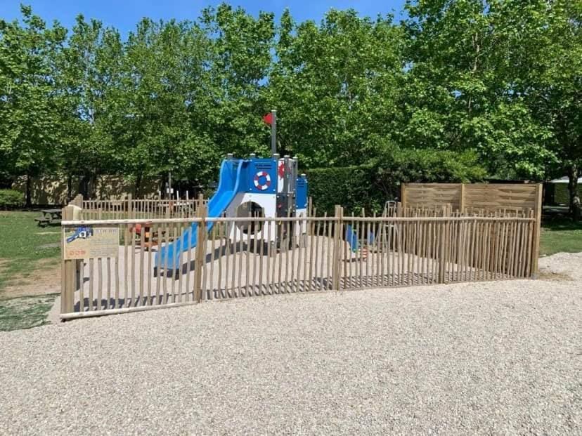 Camping Les Maraises Saint-Martin-de-Ré Екстериор снимка