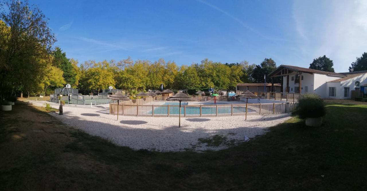 Camping Les Maraises Saint-Martin-de-Ré Екстериор снимка