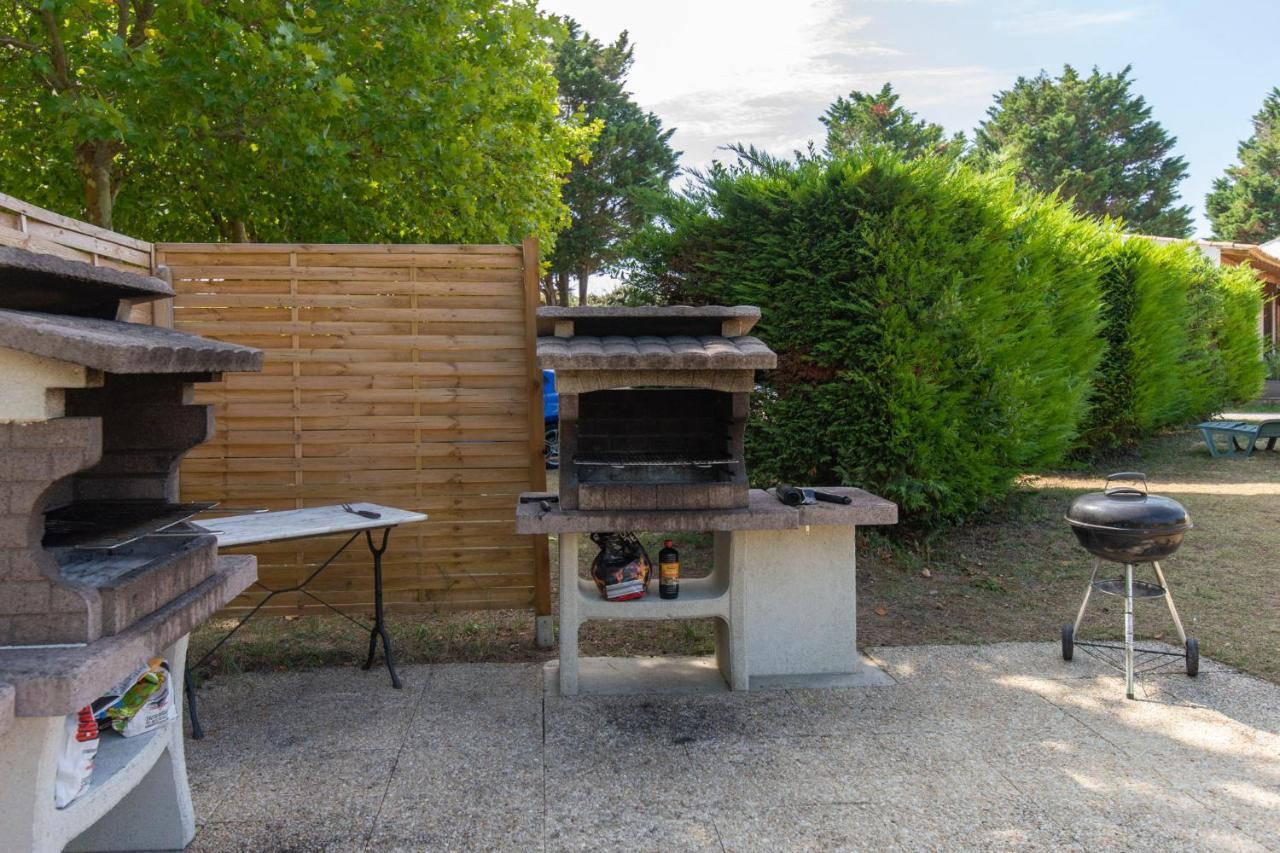 Camping Les Maraises Saint-Martin-de-Ré Екстериор снимка
